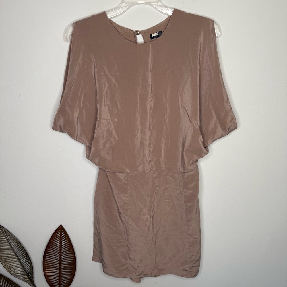 H11 Wren Beige‎ Cream Cut Out Open Back Silk Kimono Short Mini Dress